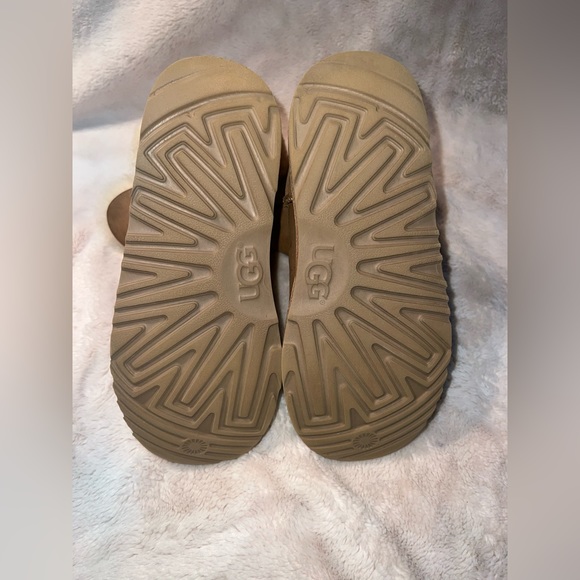 Ugg Bailey Button Boots Size 5 - Picture 4 of 7